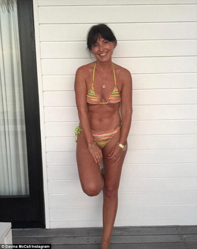 Davina McCall flashes rock hard abs Davina McCall,Davina McCall abs,Davina McCall washboard abs,Model Davina McCall