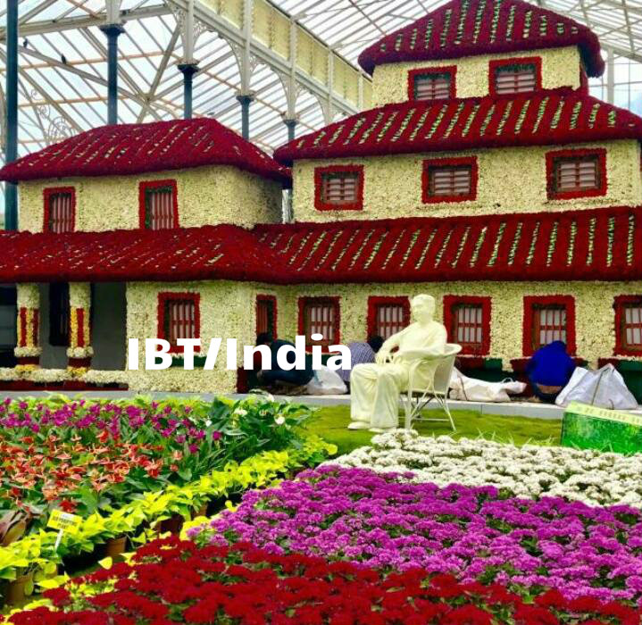Biannual flower shows are organised every year in January and August on the occasion of the Republic Day and Independence Day, respectively. Lalbagh Flower show,Lalbagh Flower show 2017,Lalbagh Flower show pics,Lalbagh Flower show images,Lalbagh Flower show stills,Lalbagh Flower show pictures,Lalbagh Flower show phoots,Independence Day,Independence Day 2017