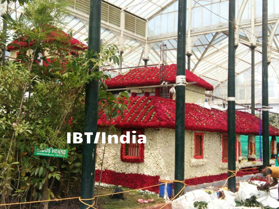 Lalbagh remains open daily from 6.00 a.m. to 7.00 p.m. throughout the year. Lalbagh Flower show,Lalbagh Flower show 2017,Lalbagh Flower show pics,Lalbagh Flower show images,Lalbagh Flower show stills,Lalbagh Flower show pictures,Lalbagh Flower show phoots,Independence Day,Independence Day 2017