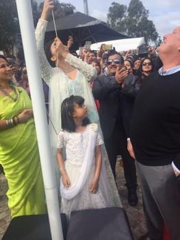 Aishwarya Rai Bachchan and Aaradhya Bachchan hoist the Indian flag at IFFM 2017 in Melbourne.