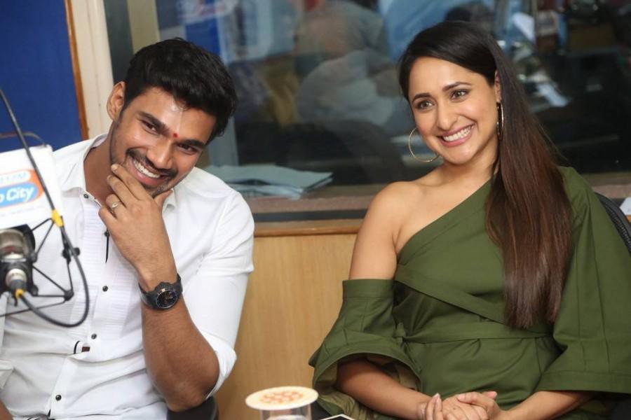 Bellamkonda Sreenivas, Rakul Preet Singh promote Jaya Janaki Nayaka at Radio City. Bellamkonda Sreenivas,Rakul Preet Singh,Jaya Janaki Nayaka,Jaya Janaki Nayaka promotion,Jaya Janaki Nayaka movie promotion