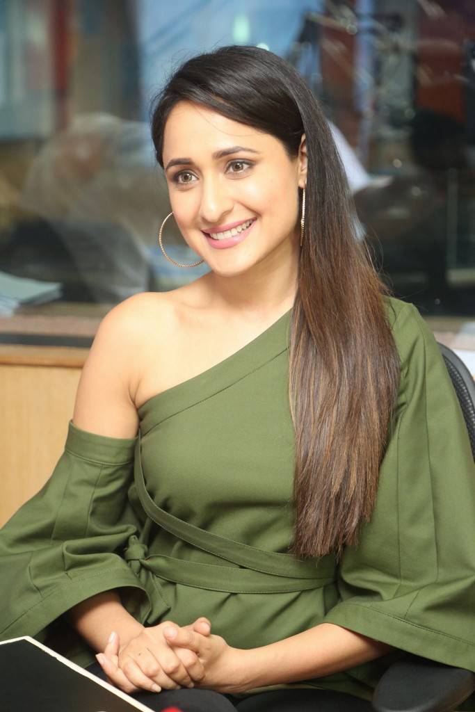 Bellamkonda Sreenivas, Rakul Preet Singh promote Jaya Janaki Nayaka at Radio City. Bellamkonda Sreenivas,Rakul Preet Singh,Jaya Janaki Nayaka,Jaya Janaki Nayaka promotion,Jaya Janaki Nayaka movie promotion