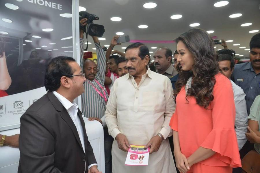 South Indian actress Catherine Tresa launches B New Mobile Store at Kurnool on 11th August. Catherine Tresa,actress Catherine Tresa,B New Mobile Store,B New Mobile Store launch