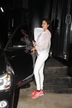 View photos of Jhanvi Kapoor Spotted At Tip & Toe Juhu