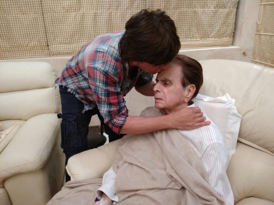 The veteran actor's wife Saira Bano on Tuesday took to Twitter to share a string of photographs of Shah Rukh Khan and Dilip Kumar. In one of the photographs the "Dear Zindagi" star is seen kissing Dilip Kumar's forehead. Mooh bola beta,SRK visits Dilip Kumar,Shahrukh Khan visits Dilip Kumar,Shah Rukh Khan,Dilip Kumar