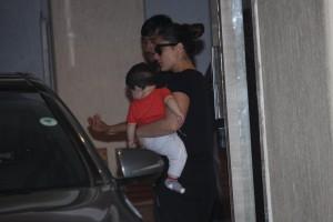 Kareena Kapoor,Kareena Kapoor Khan,Kareena Kapoor with Son,Kareena Kapoor with Son Taimur,Taimur Ali Khan,Taimur at Babita's House