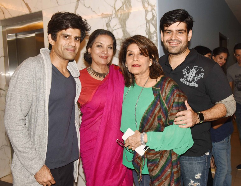 Ayushmann Khurrana, Kriti Sanon, director Ashwiny Iyer Tiwari, creative producer Juno Chopra, Abhay Chopra, Shabana Azmi, Feryna Wazheir, composer Arko Pravo Mukherjee and others were present at the screening. Bareilly Ki Barfi features Kriti Sanon alongside Ayushmann Khurrana and Rajkummar Rao in the lead. Ayushmann Khurrana,Kriti Sanon,director Ashwiny Iyer Tiwari,creative producer Juno Chopra,Abhay Chopra,Shabana Azmi,Feryna Wazheir,Bareilly Ki Barfi,Bareilly Ki Barfi special screening