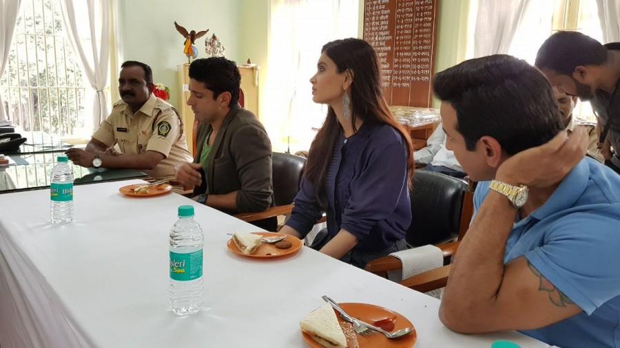 It was interesting to watch how actors Inaamulhaq and Deepak Dobriyal played body percussion as a part of the song, that they have learnt as a part of the film. The occasion was graced by actors Diana Penty, Ronit Roy, Rajesh Sharma, Ravi Kishan, apart from Inaamulhaq and Deepak, along with the music directors Rochak Kohli and Arjuna Harjai. The higher authorities of the jail were a part of the event too. Sharing a glimpse into the story of the film and their characters, the actors also urged all the inmates to never lose hope and continue dreaming. Lucknow Central,Lucknow Central song,Yerwada Central Jail,Farhan Akhtar,Ranjit Tiwari,Director Ranjit Tiwari,Diana Penty,Ronit Roy,Rajesh Sharma,Ravi Kishan