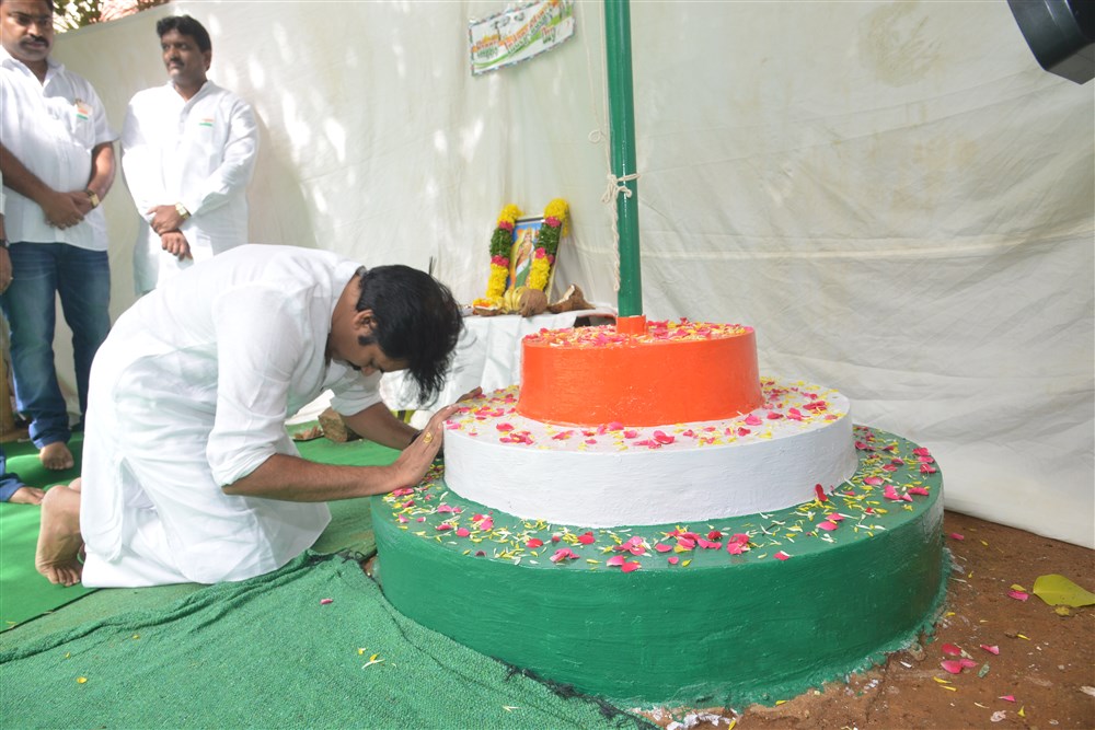 Actor Pawan Kalyan celebrates Independence day at Jana Sena Office. Pawan Kalyan,Pawan Kalyan celebrates Independence Day,Independence Day,70th independence day,Independence Day celebrations