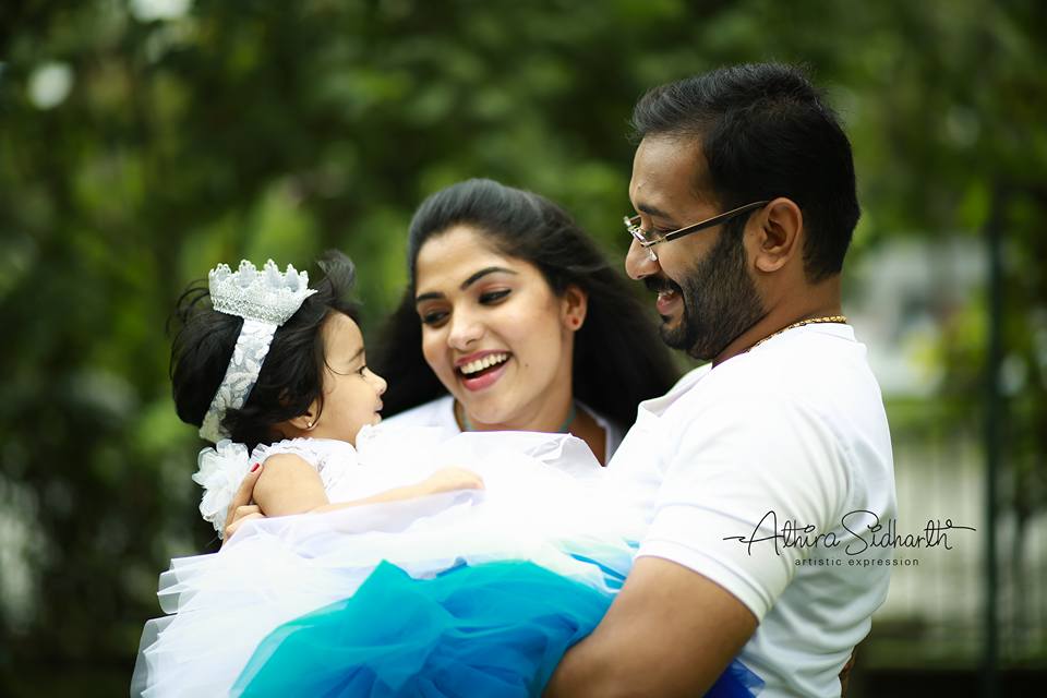 Muktha and Rinku entered wedlock in a star-studded event on August 30. The actress wore the traditional Syrian Christian chatta and mundu for the wedding ceremony. Muktha,Muktha family photos,Muktha daughter,Muktha daughter photos,Muktha rinku tomy,rimi tomy,Muktha daughter first birthday
