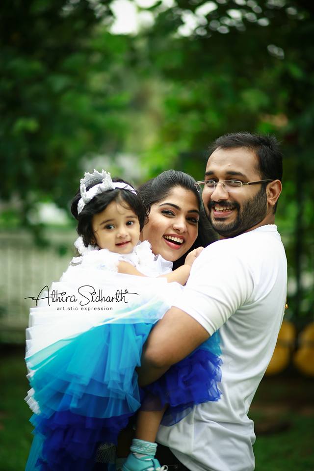 Muktha made her acting career in 2005 and rose to fame with Lal Jose's Achanurangatha Veedu. She later appeared in notable roles in many Malayalam and Tamil language movies, including Thaamirabharani, Nasrani and Emmanuel. Muktha,Muktha family photos,Muktha daughter,Muktha daughter photos,Muktha rinku tomy,rimi tomy,Muktha daughter first birthday