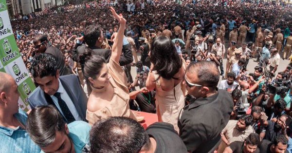 Sunny Leone in Kochi,Sunny Leone,Sunny Leone in Kochi pics,Sunny Leone in Kochi images,Sunny Leone in Kochi stills,Sunny Leone in Kochi pictures