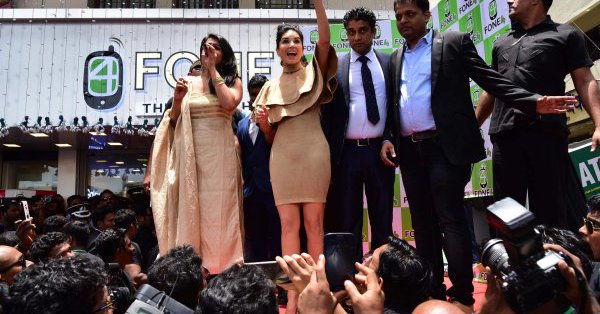 Sunny Leone in Kochi,Sunny Leone,Sunny Leone in Kochi pics,Sunny Leone in Kochi images,Sunny Leone in Kochi stills,Sunny Leone in Kochi pictures