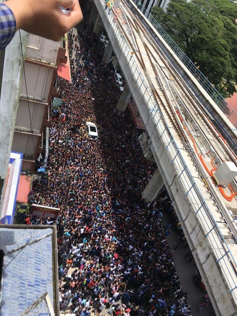 Sunny Leone in Kochi,Sunny Leone,Sunny Leone in Kochi pics,Sunny Leone in Kochi images,Sunny Leone in Kochi stills,Sunny Leone in Kochi pictures