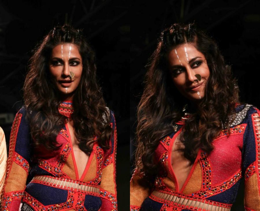 Designer Neha Agarwal presented a fascinating women's wear collection "Mithila in Soho" at 6Degree Studio during Lakme Fashion Week (LFW) Winter/Festive 2017. The clothes spoke of a raw and bold look in a range of contemporary evening wear inspired by Madhubani Art. Art works inspired by ancient forms of Madhubani were brought to life by hand embroidery derived from the age-old weaving techniques of Uktu. Chitrangda Singh,Gorgeous Chitrangda Singh,Chitrangda Singh at Lakme Fashion Week 2017,Lakme Fashion Week 2017,Celebs at Lakme Fashion Week 2017,Neha Agarwal,Neha Agarwal at Lakme Fashion Week 2017