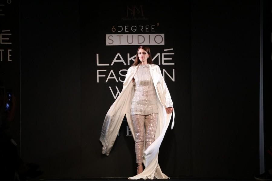 Kalki Koechlin sets ramp on the fire on DAY - 03 at LFW 2017. Kalki Koechlin,actress Kalki Koechlin,Kalki Koechlin at LFW 2017,Kalki Koechlin at Lakme Fashion Week,Lakme Fashion Week,Lakme Fashion Week 2017,Celebs at Lakme Fashion Week