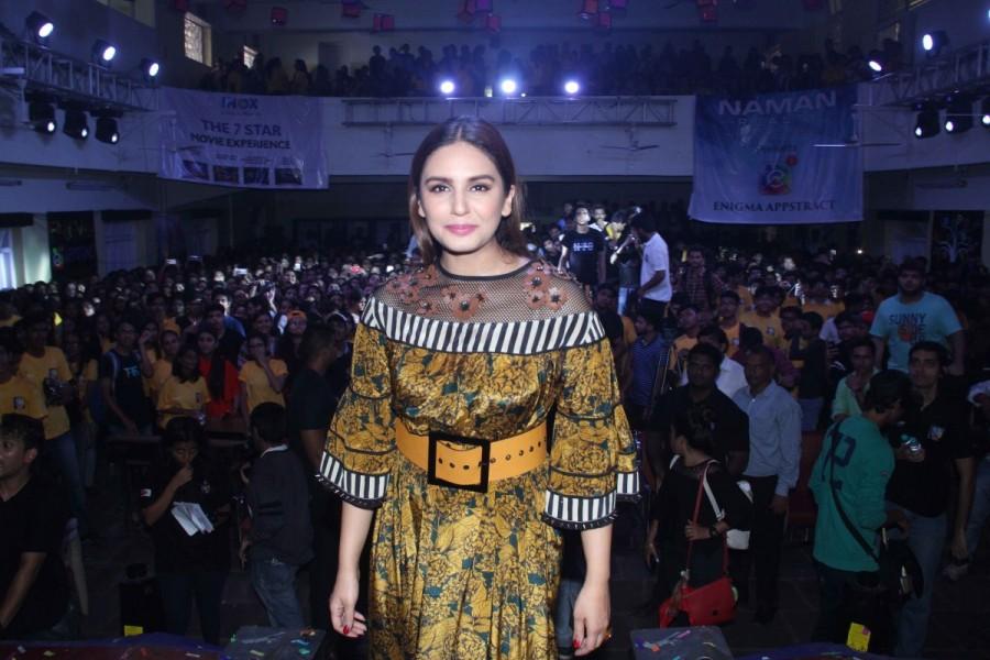 Actress Huma Qureshi snapped promoting 'Partition: 1947' at Poddar college. Huma Qureshi,Partition: 1947,Partition: 1947 promotion,Partition: 1947 movie promotion,Huma Qureshi promotes Partition: 1947,Huma Qureshi at Podar College