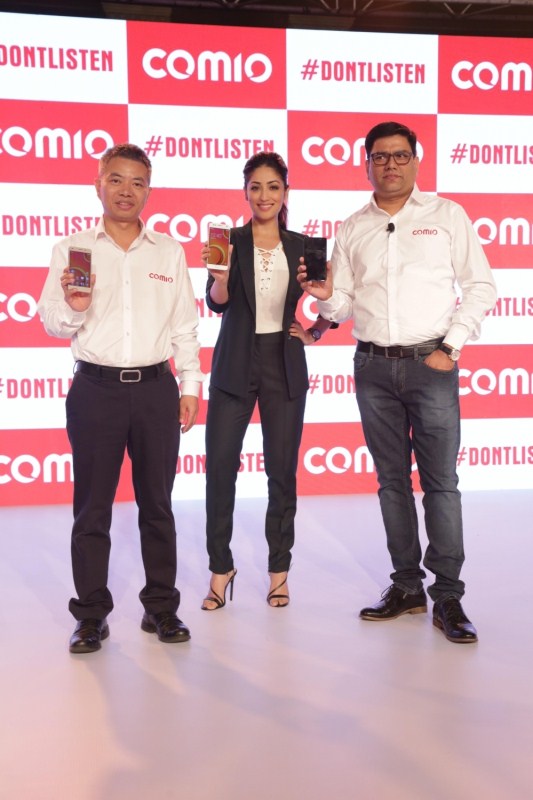Comio CEO Sanjay Kalirona along with actress Yami Gautam at the launch of Comio smartphone in New Delhi, on 18th August 2017. Yami Gautam,actress Yami Gautam,Comio smartphones,Comio smartphones launch