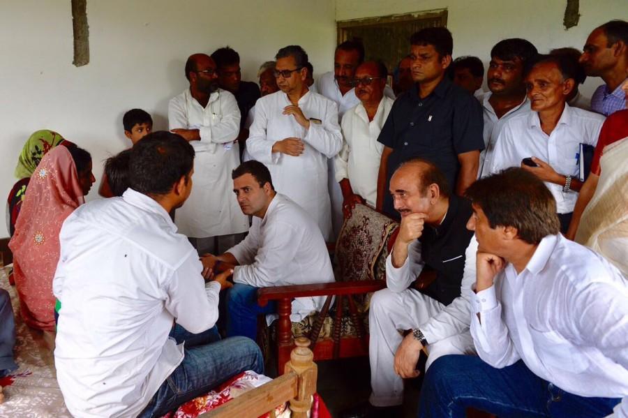 Ghulam Nabi Azad said that "Uttar Pradesh Chief Minister Yogi Adityanath was an MP from Gorakhpur for a straight five times but he did nothing". Gorakhpur deaths,Rahul Gandhi,Rahul Gandhi meets bereaved families,Congress Vice-President Rahul Gandh,Baba Raghav Das