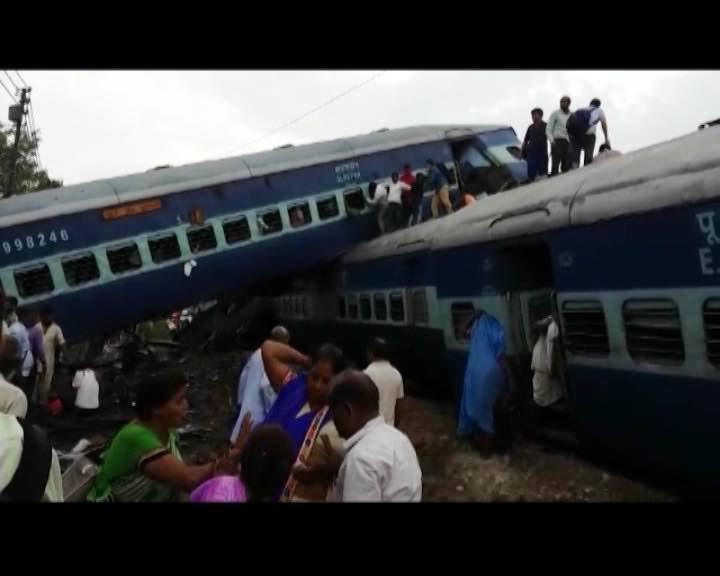 The district administration has begun rescue operations. Puri-Haridwar-Kalinga Utkal Express,Puri-Haridwar-Kalinga Utkal Express derails,Kalinga-Utkal Express went off,Khatauli,Muzaffarnagar district,Uttar Pradesh