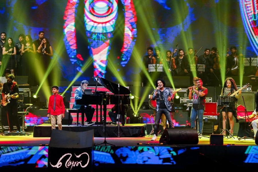 Directed by Atlee and starring Vijay in the lead, "Mersal" marks their second time collaboration after last year's blockbuster "Theri". A.R. Rahman,A.R. Rahman performs,A.R. Rahman performs at Mersal,A.R. Rahman performs at Mersal audio launch,Mersal audio launch,A.R. Rahman at Mersal audio launch