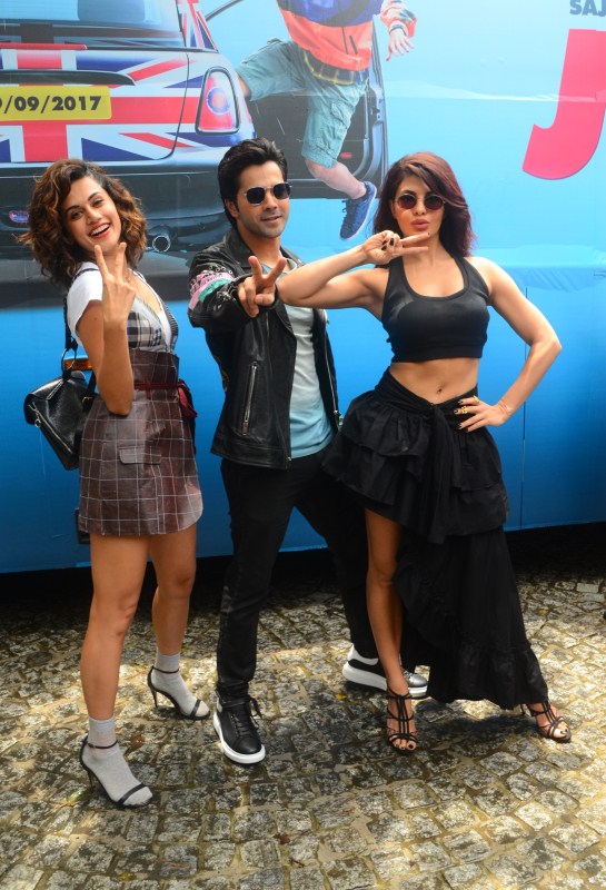 Produced by Sajid Nadiadwala, directed by David Dhawan, Judwaa 2 is presented by Fox Star Studios and Nadiadwala Grandson Entertainment. The film is slated to release this 29th September. Varun Dhawan,Judwaa 2 Trailer launch,Judwaa 2,Judwaa 2 trailer,Judwaa 2 trailer launch pics,Judwaa 2 trailer launch images,Judwaa 2 trailer launch stills,Judwaa 2 trailer launch pictures,Judwaa 2 trailer launch photos,Jacqueline Fernandez,Taapsee Pannu