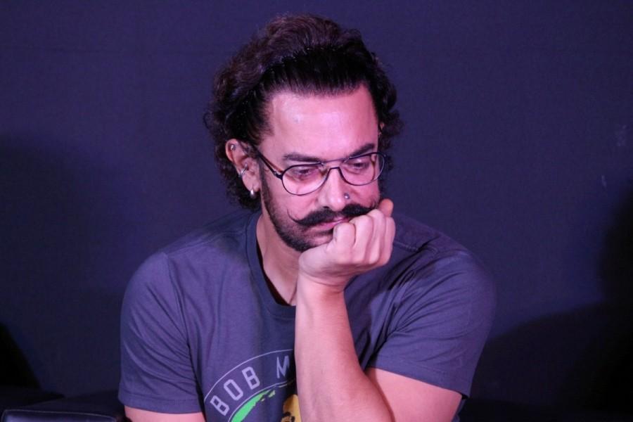 The event started with a live performance by Meghna and the composer of the song Amit Trivedi. Lyricist Kausar Munir was also present along with Aamir. Aamir Khan,actor Aamir Khan,Secret Superstar,Secret Superstar songs,Secret Superstar song launch,Secret Superstar song launch pics,Secret Superstar song launch images,Secret Superstar song launch stills,Secret Superstar song launch pictures