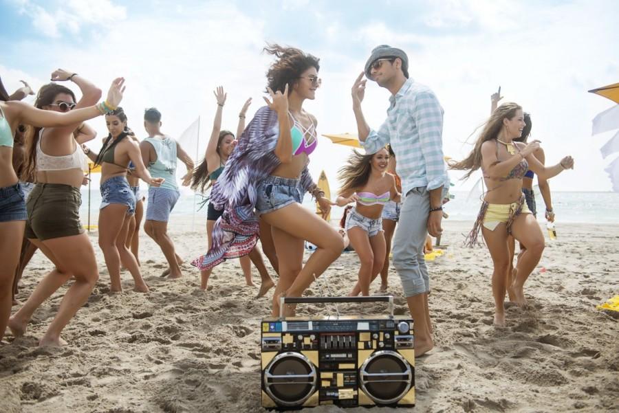 Sidharth Malhotra, Jacqueline Fernandez's A Gentleman movie pics. Sidharth Malhotra,Jacqueline Fernandez,A Gentleman: Sundar,Susheel,Risky,A Gentleman movie stills,A Gentleman movie pics,A Gentleman movie images