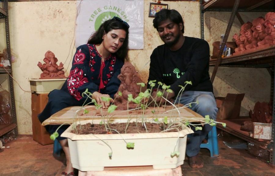 This unique initiative definitely is one of its kind that help support and further the idea of the festivities while also giving importance to saving the environment. Richa and Dattadri built an idol at the workshop as a part of the activity. Richa Chadha,Richa Chadha promotes Eco Ganesha,Eco Ganesha,Ganesh Chaturthi,Eco-Friendly Ganesha
