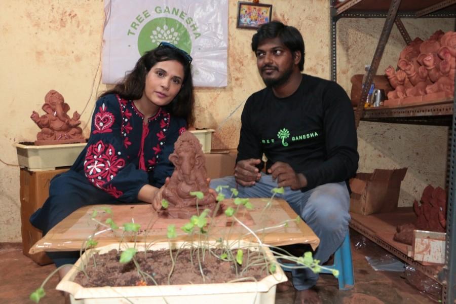 Speaking about this Richa said, "I'm happy to be supporting this. This initiative is something I have heard of in the past but this is the first time I have physically been part of something like this. Richa Chadha,Richa Chadha promotes Eco Ganesha,Eco Ganesha,Ganesh Chaturthi,Eco-Friendly Ganesha