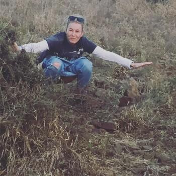 Actress-comedienne Chelsea Handler has uploaded an image of herself urinating in the countryside on social media. Giving it a twist, the 42-year-old on Monday even complained about missing the 