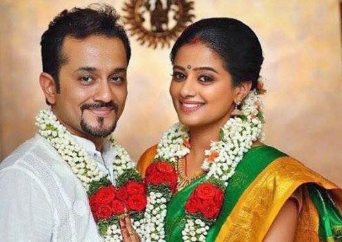 Priyamani ties the knot with longtime boyfriend Mustufa Raj at Bengaluru Register Office.