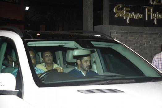 Bollywood actor Salman Khan visit Arpita's house for Ganesh Darshan.
