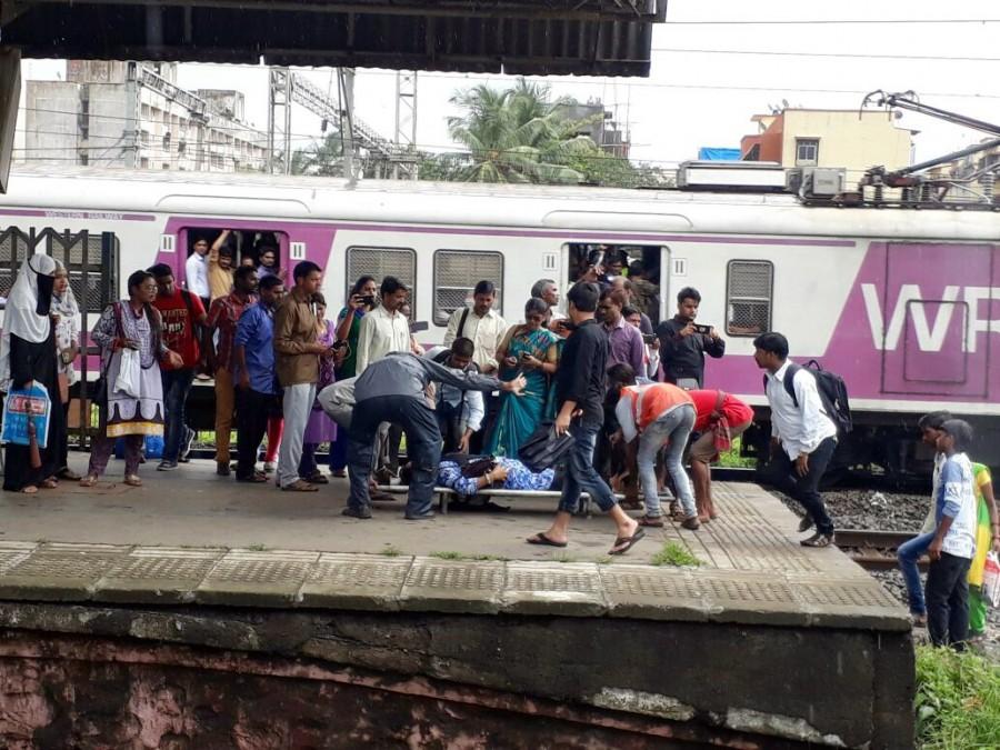 Rescue operations underway at the site where four coaches of a Harbour Line suburban train bound for Andheri derailed near Mahim, in Mumbai on Aug 25, 2017. Mumbai local derails,Mumbai local train derails,Harbour Line suburban train,Andheri,derailed near Mahim