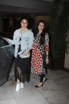Actress Kareena Kapoor Khan & Karishma spotted at Manish Malhotra house in Bandra.