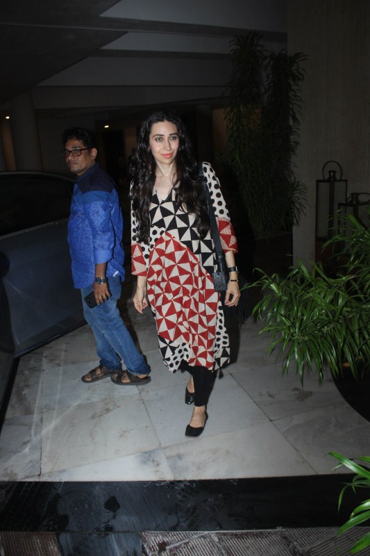 Karishma Kapoor spotted at Manish Malhotra house in Bandra. Kareena Kapoor Khan,Karishma Kapoor,Kareena Kapoor Khan & Karishma Kapoor,Manish Malhotra