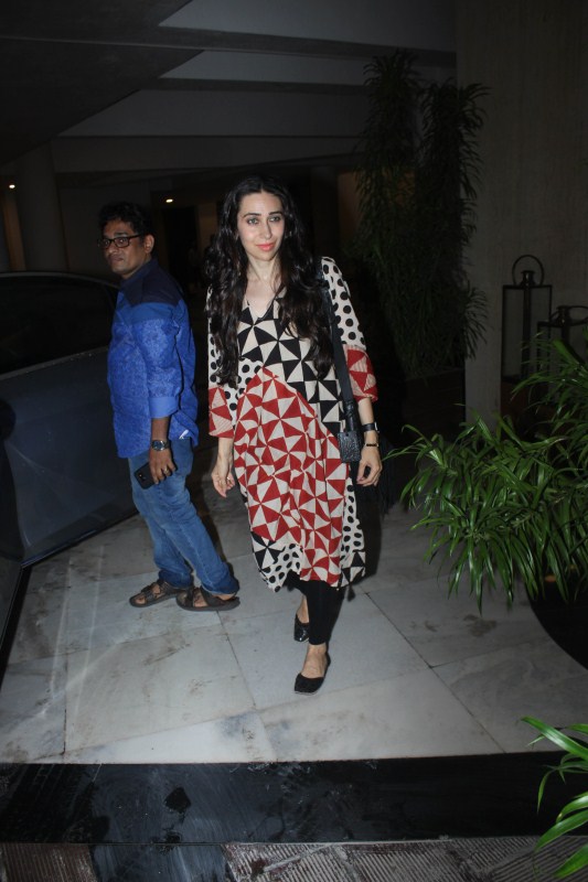 Kareena Kapoor Khan & Karishma spotted at Manish Malhotra house