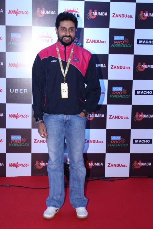 Abhishek Bachchan at red carpet of opening day of "Pro Kabaddi" Match. Abhishek Bachchan and Amruta Fadnavi,Abhishek Bachchan,Amruta Fadnavi,Devendra Fadnavis,Maharashtra Chief Minister Devendra Fadnavis,Pro Kabaddi