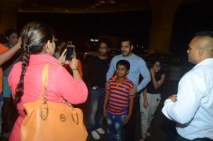 Salman Khan,Salman Khan snapped at Mumbai Airport,Salman Khan spotted at Mumbai Airport,Salman Khan at Mumbai Airport,Salman Khan at Airport,actor Salman Khan