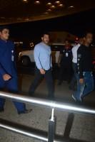 Salman Khan,Salman Khan snapped at Mumbai Airport,Salman Khan spotted at Mumbai Airport,Salman Khan at Mumbai Airport,Salman Khan at Airport,actor Salman Khan
