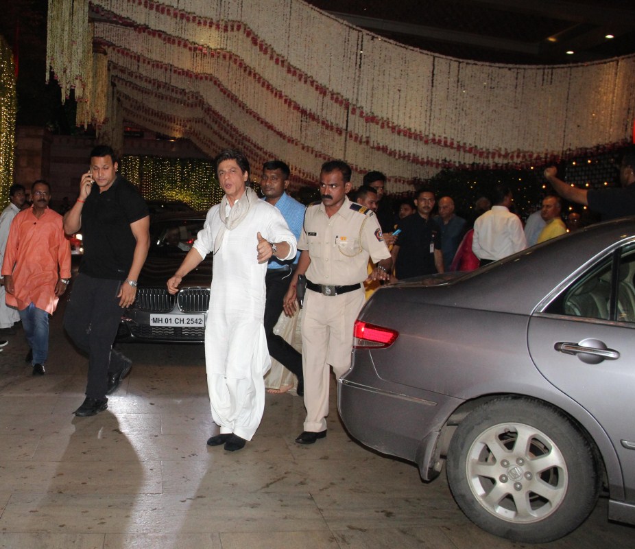 Bollywood actor Shah Rukh Khan at Mukesh Ambani Ganesh Chaturathi Celebrations. Ganesh Chaturathi Celebrations,Mukesh Ambani Ganesh Chaturathi Celebrations,Aamir Khan,Salman Khan,Shah Rukh Khan,Mukesh Ambani Ganesh Chaturathi Celebrations bash
