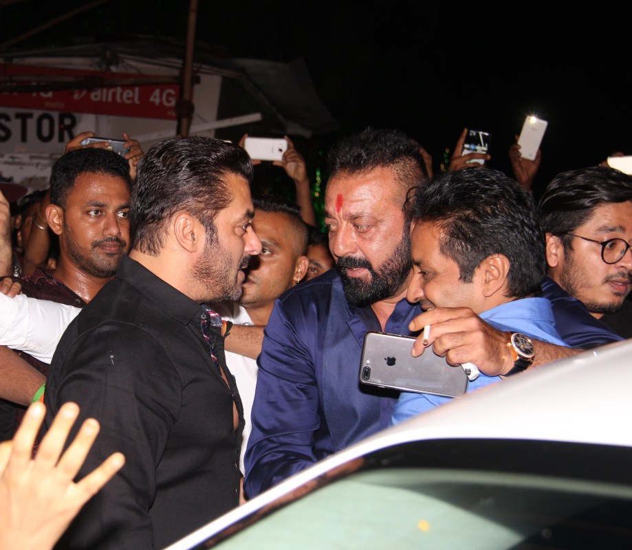 Ganesh Chaturathi Celebrations: Salman Khan and Sanjay Dutt at Mukesh Ambani's bash. Salman Khan and Sanjay Dutt,Salman Khan,Sanjay Dutt,Sanjay Dutt at Mukesh Ambani bash,Salman Khan at Mukesh Ambani bash,Ganesh Chaturathi Celebrations