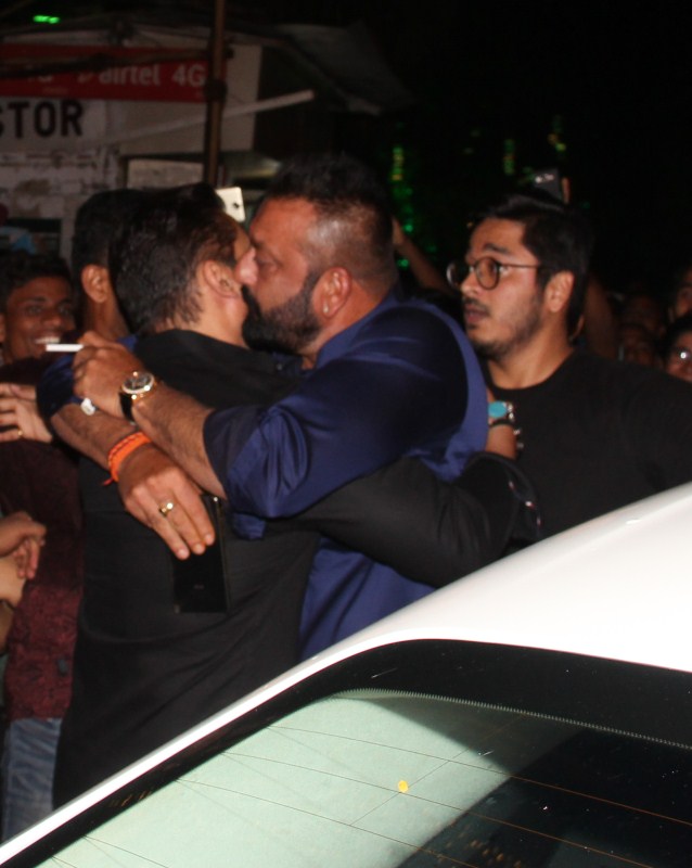Salman Khan and Sanjay Dutt hug it out at Mukesh Ambani's bash. Salman Khan and Sanjay Dutt,Salman Khan,Sanjay Dutt,Sanjay Dutt at Mukesh Ambani bash,Salman Khan at Mukesh Ambani bash,Ganesh Chaturathi Celebrations