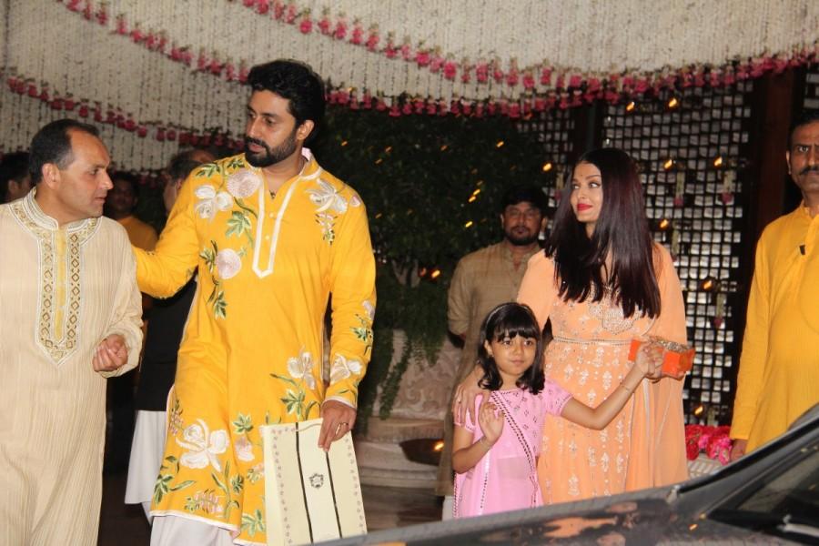Aishwarya Rai, Abhishek Bachchan and Aaradhya spotted at Mukesh Ambani's bash. Aishwarya Rai,Abhishek Bachchan,Aishwarya Rai Bachchan,Aaradhya bachchan,Ganesh Chaturathi Celebrations,Mukesh Ambani