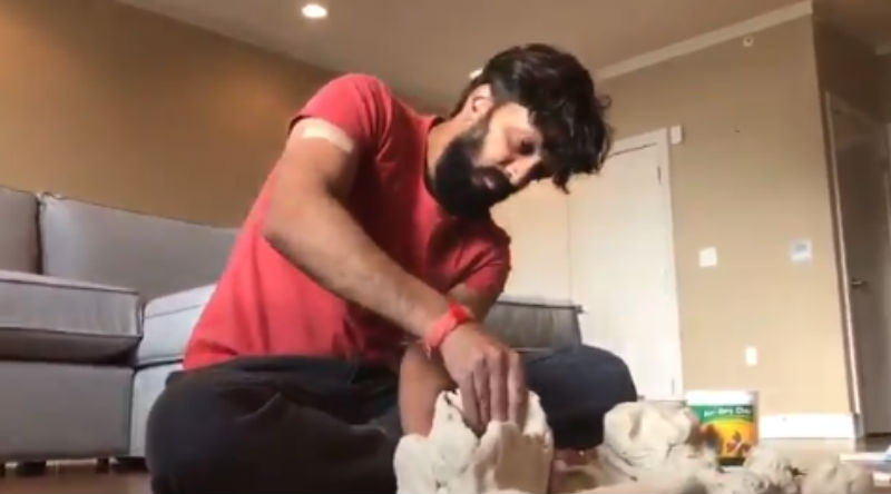 He is seen making the turbaned idol from scratch and even paints it. Riteish Deshmukh,actor Riteish Deshmukh,Riteish Deshmukh makes eco-friendly Ganesha idol,eco-friendly Ganesha idol