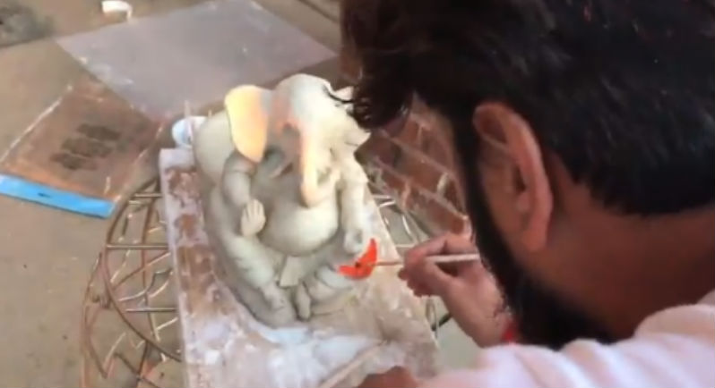 "This turban represents every farmer in India. As a son of a farmer, I dedicate this idol to them," Riteish, son of late Maharashtra Chief Minister Vilasrao Deshmukh, posted. Riteish Deshmukh,actor Riteish Deshmukh,Riteish Deshmukh makes eco-friendly Ganesha idol,eco-friendly Ganesha idol