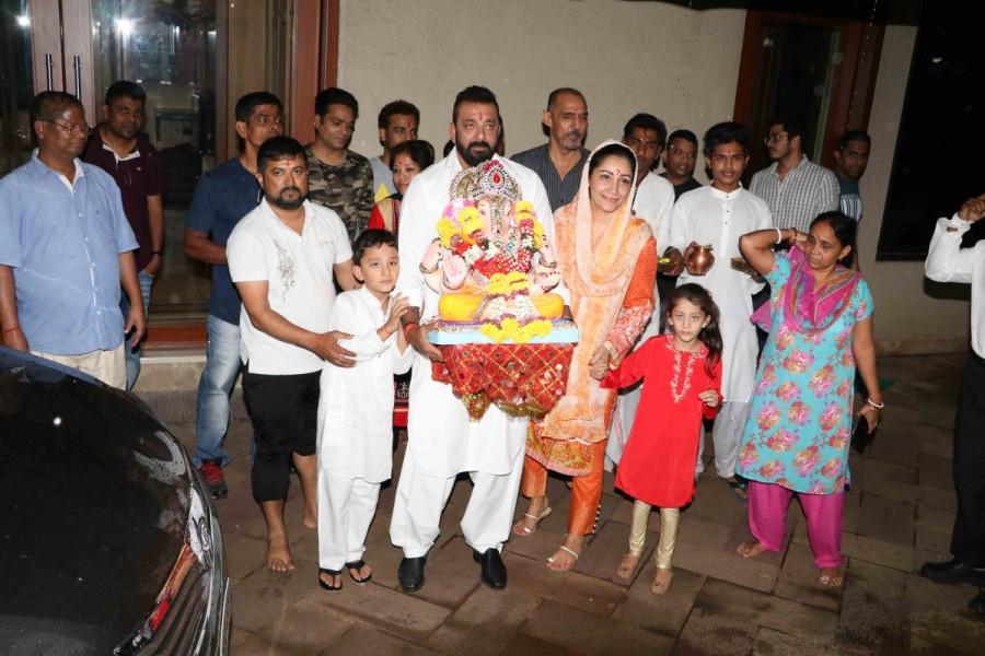 Asked about what he has asked from Lord Ganesha, Sanjay said: "I want peace in my life now. My wife has been bringing Ganpati home since 2-3 years when I was in jail. Now, this tradition will continue." Ganesh Visarjan,Sanjay Dutt,Sanjay Dutt and family bid adieu,Lord Ganesha,Sanjay Dutt bid adieu to Lord Ganesha,Sanjay Dutt Ganesh Visarjan