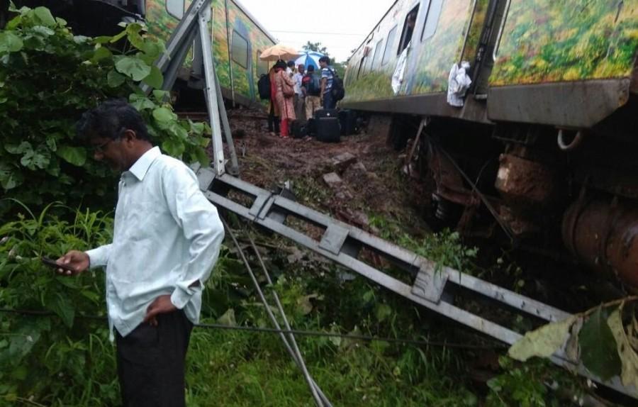This is the third major incident of derailment in the past two weeks in the country and the second affecting the Mumbai suburban sector in three days. Nagpur-Mumbai Duronto Express,Duronto Express,Duronto Express details,Thane,Mumbai suburban sector