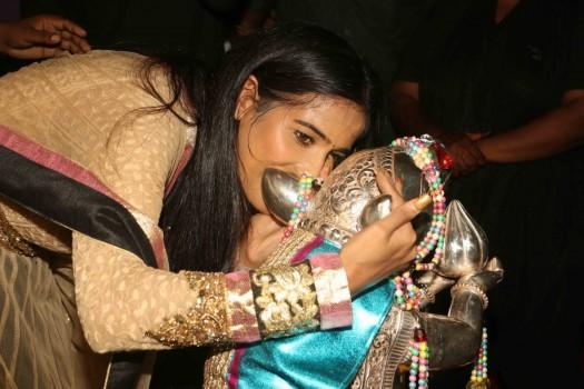 Ganesh Chaturthi: Poonam Pandey visits Andheri Cha Raja to take blessings.