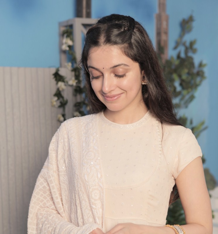 Check out the photos of the stunning director seeking the blessings of everyone's favourite deity, Lord Ganesh! Divya Khosla Kumar,actress Divya Khosla Kumar,Divya Khosla Kumar celebrates Ganpati festival,Ganpati festival,Ganpati Bappa Morya